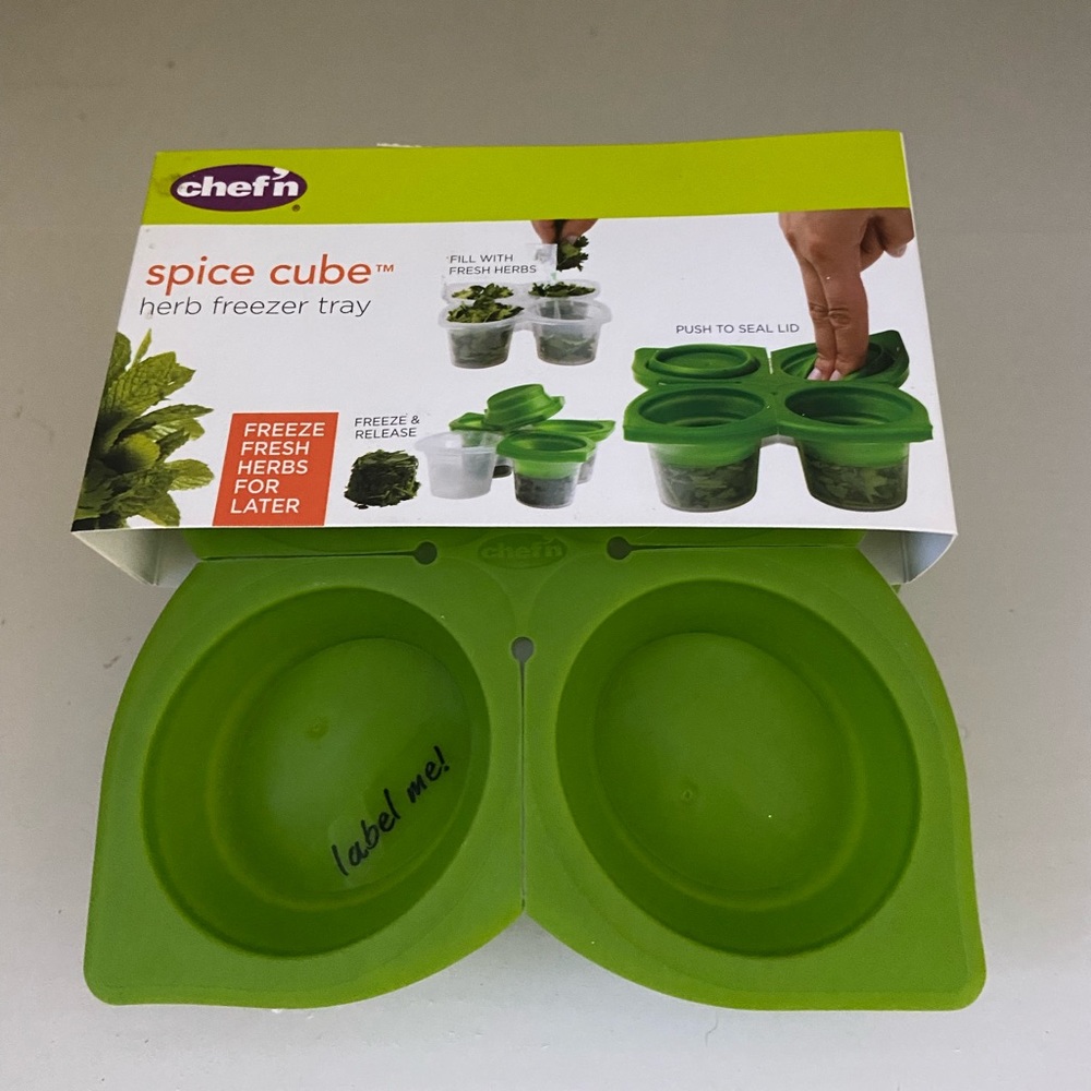 2PK. Ice Cube Frozen Herb Keeper